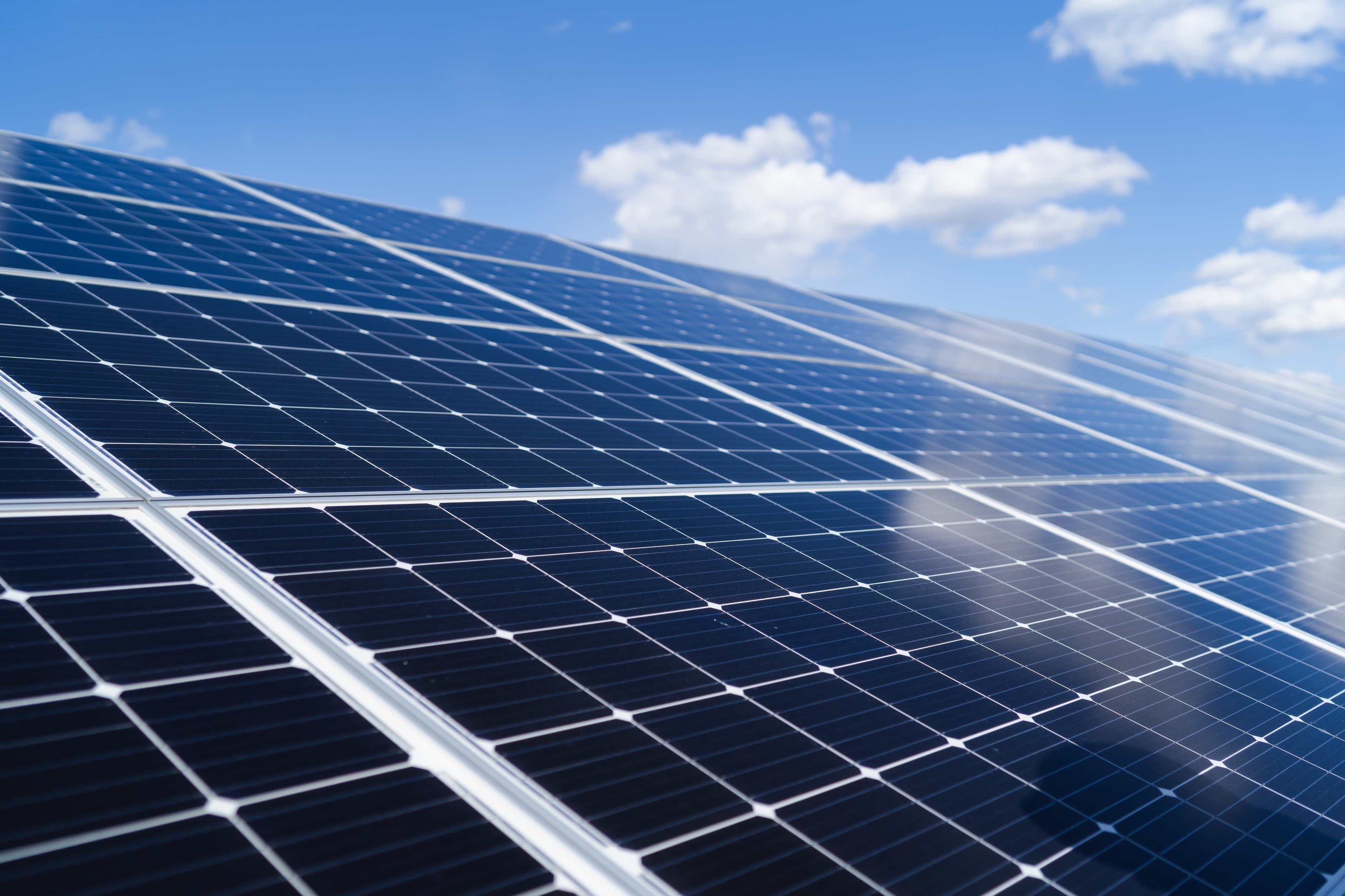 Instalación de paneles solares en Puerto Rico — EnergyLink plataforma de financiamiento solar